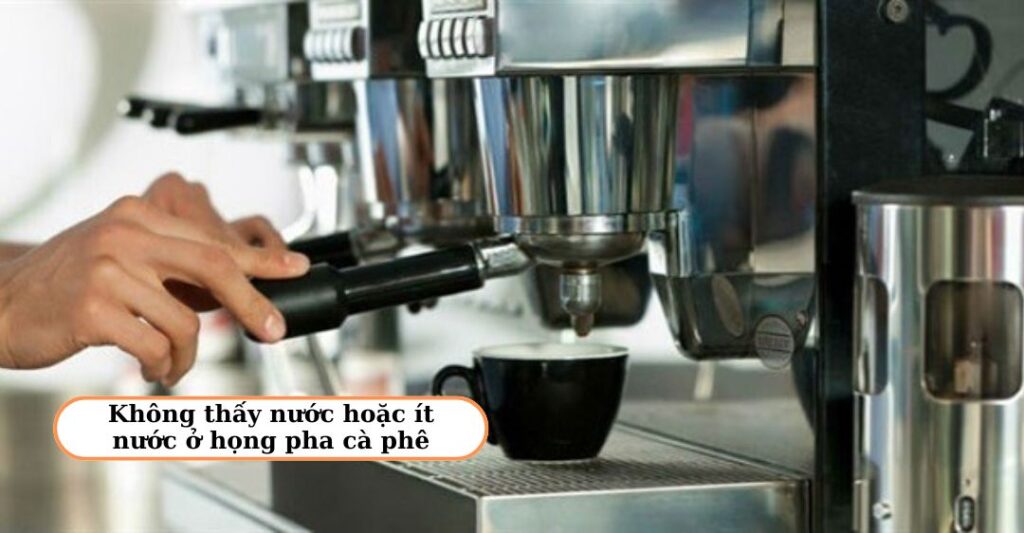 Máy pha cà phê không nóng do không thấy nước ở họng cà phê