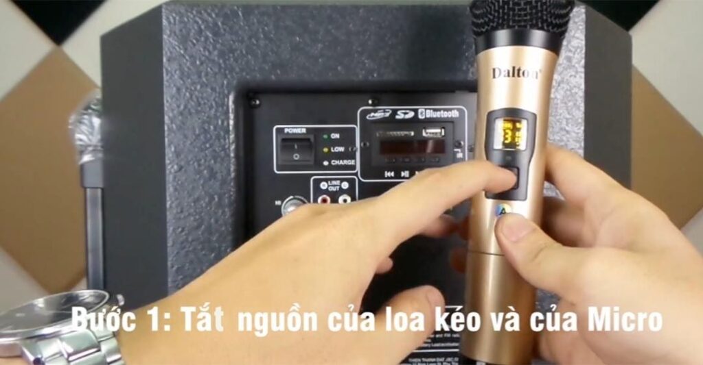 Tắt nguồn loa và micro