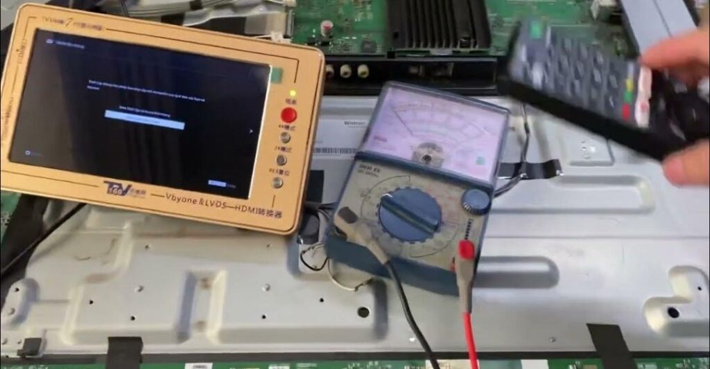 Kiểm tra cáp LVDS (cáp truyền tín hiệu giữa mainboard và màn hình)