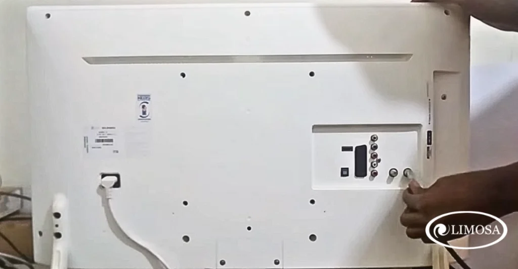 Kiểm tra lại lỗi dây cáp kết nối tivi LG hoặc thiết bị đầu cuối