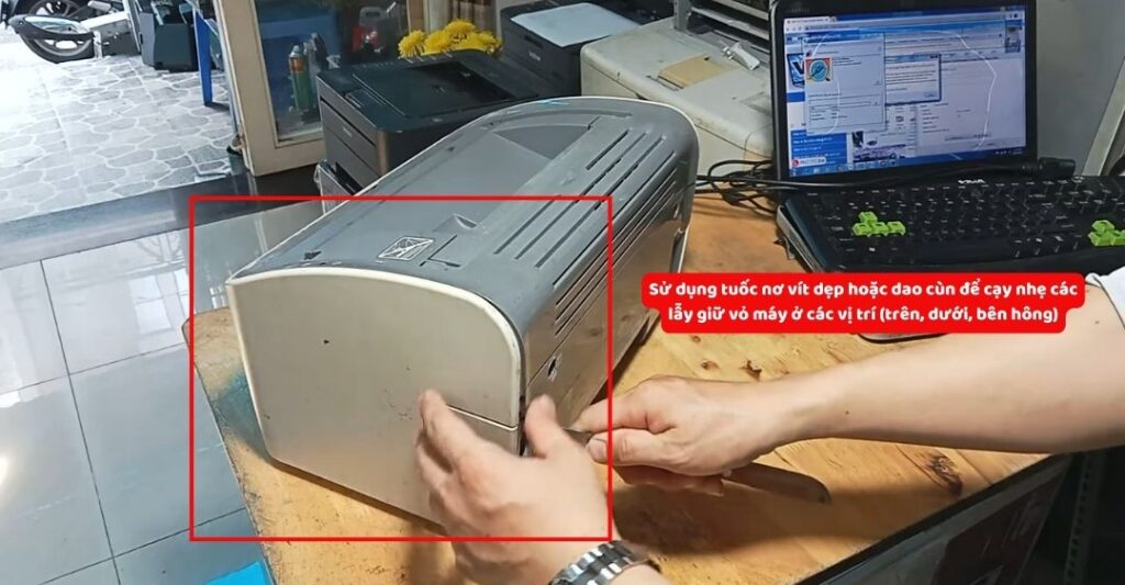 Tháo vỏ máy