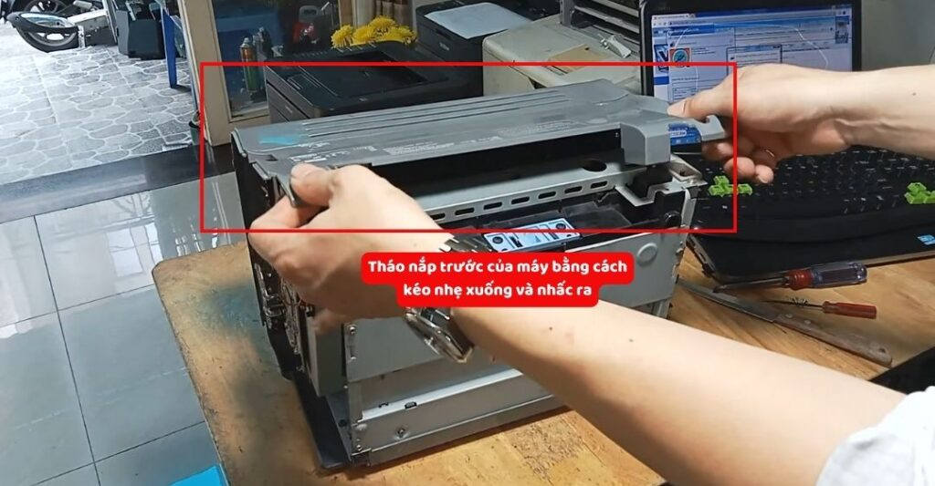 Tháo vỏ máy