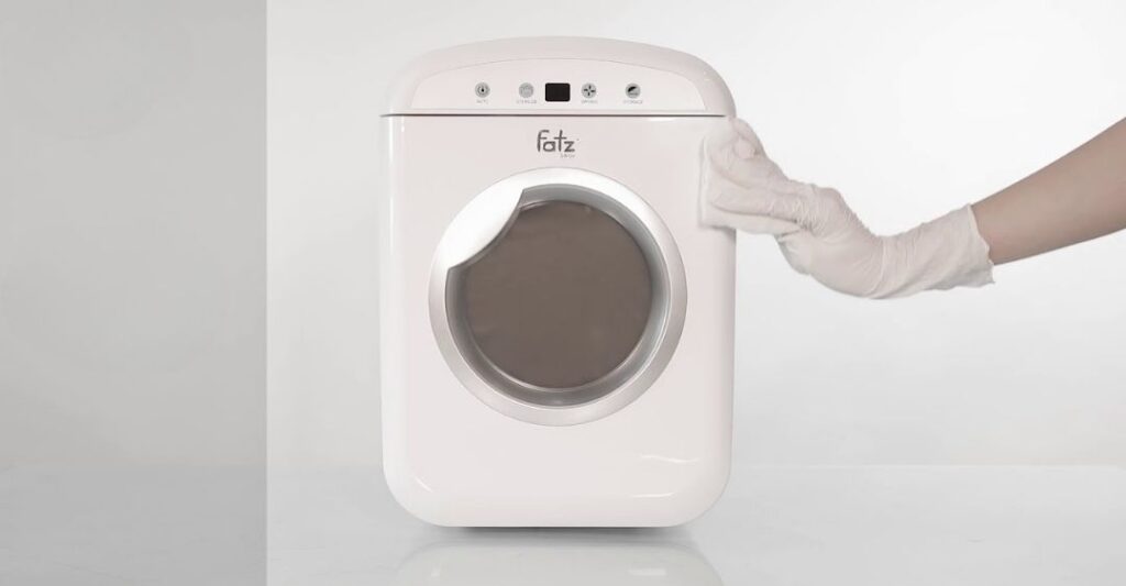 Vệ sinh máy bằng dung dịch chuyên dụng