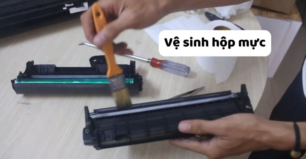 Kiểm tra và vệ sinh tiếp điểm
