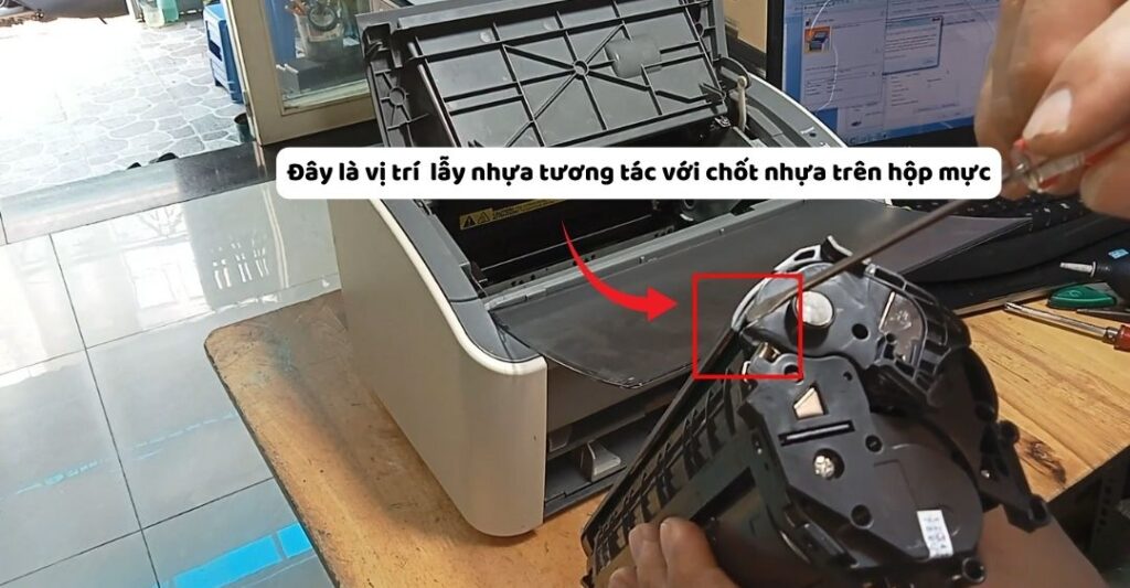 Lỗi cảm biến mực (Sensor) hoặc cơ kích hoạt (Kỹ thuật)