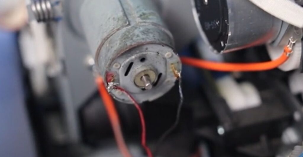 Lỗi cơ học khiến đèn bị đỏ liên tục