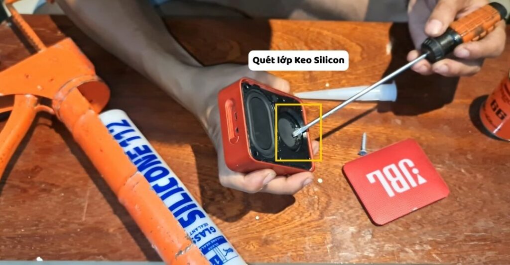 Quét lớp Keo Silicon