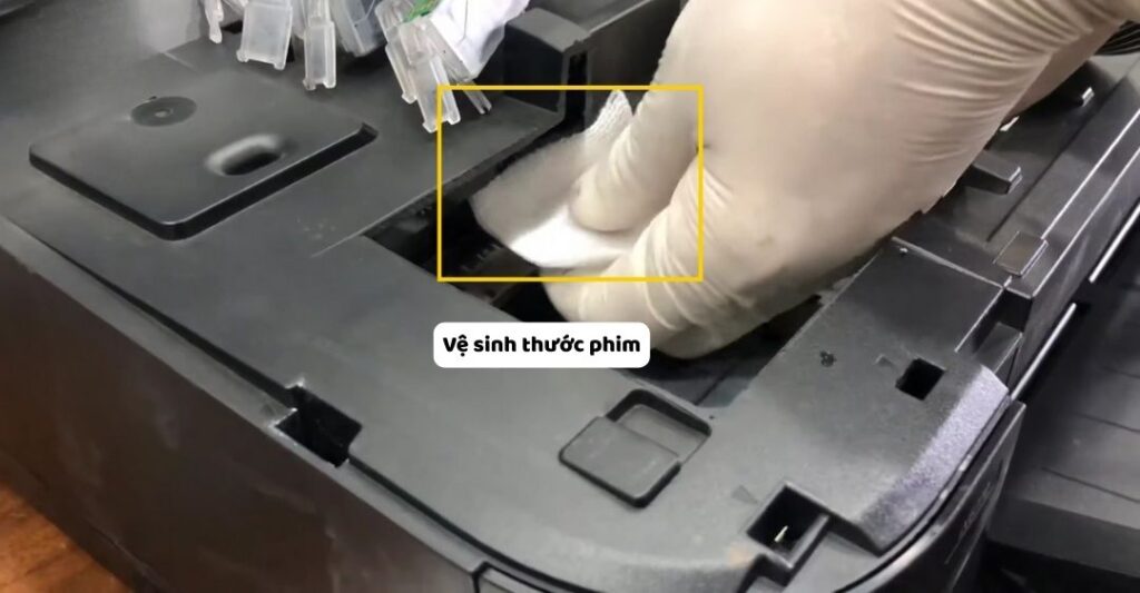Vệ sinh thước phim