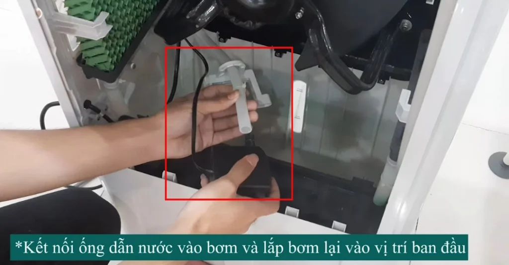 Lắp đặt lại bơm nước và tấm làm mát