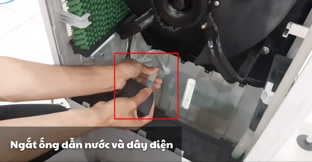 Ngắt ống dẫn nước và dây điện