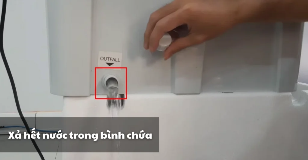Xả hết nước trong bình chứa