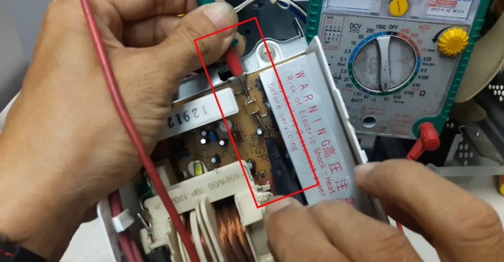 Đo hai chân nguồn AC cấp vào bo Inverter