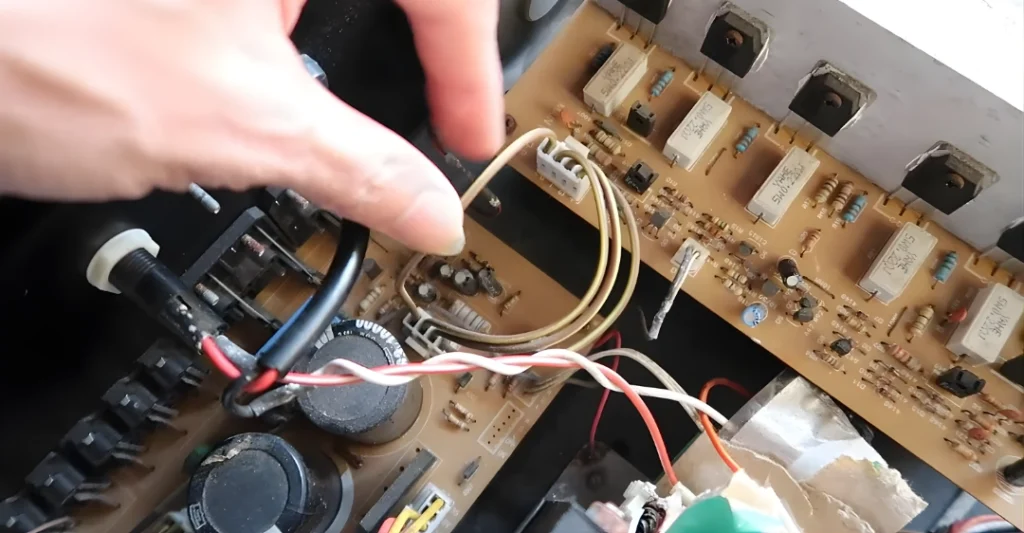 Khắc phục lỗi Amply không đóng Rơ-le