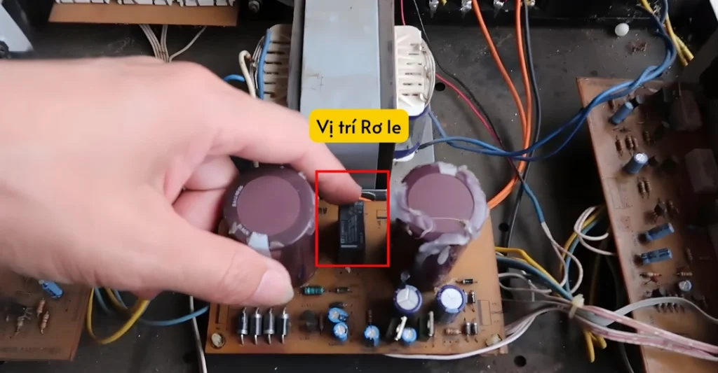 Xác định vị trí và hiện tượng của rơ le