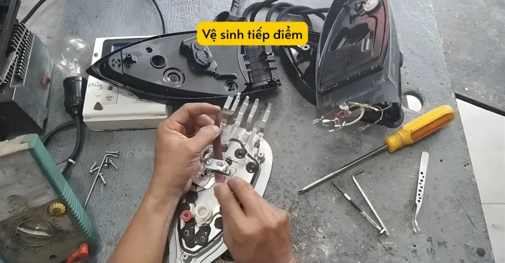 Vệ sinh tiếp điểm