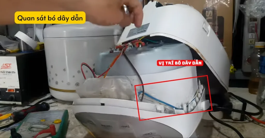 Kiểm tra hệ thống dây dẫn tại bản lề