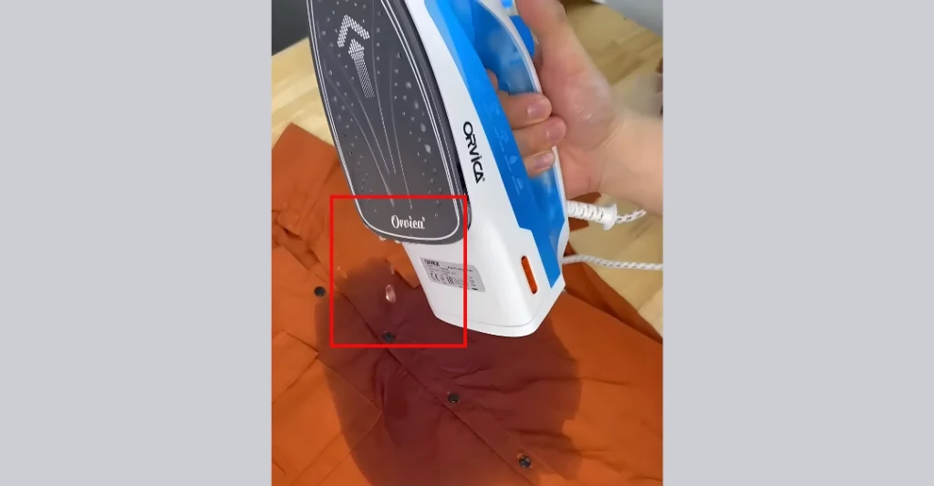 Tình trạng bàn là đang chảy nước