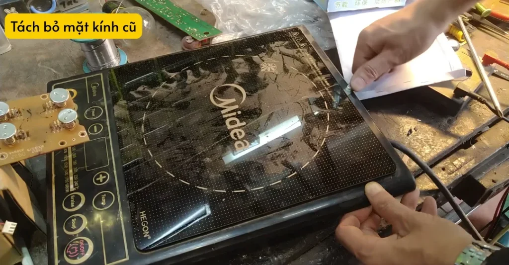 Tách bỏ mặt kính cũ