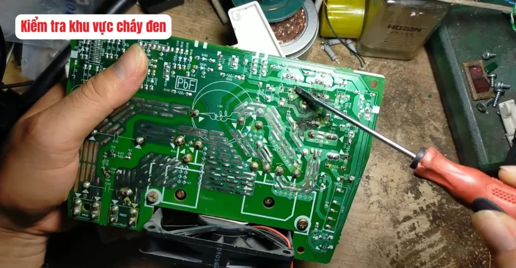 Kiểm tra khu vực cháy đen của nồi cơm điện 110V cắm nhầm 220V