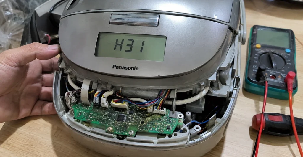 Bo mạch bên trong nồi cơm Panasonic báo lỗi H31