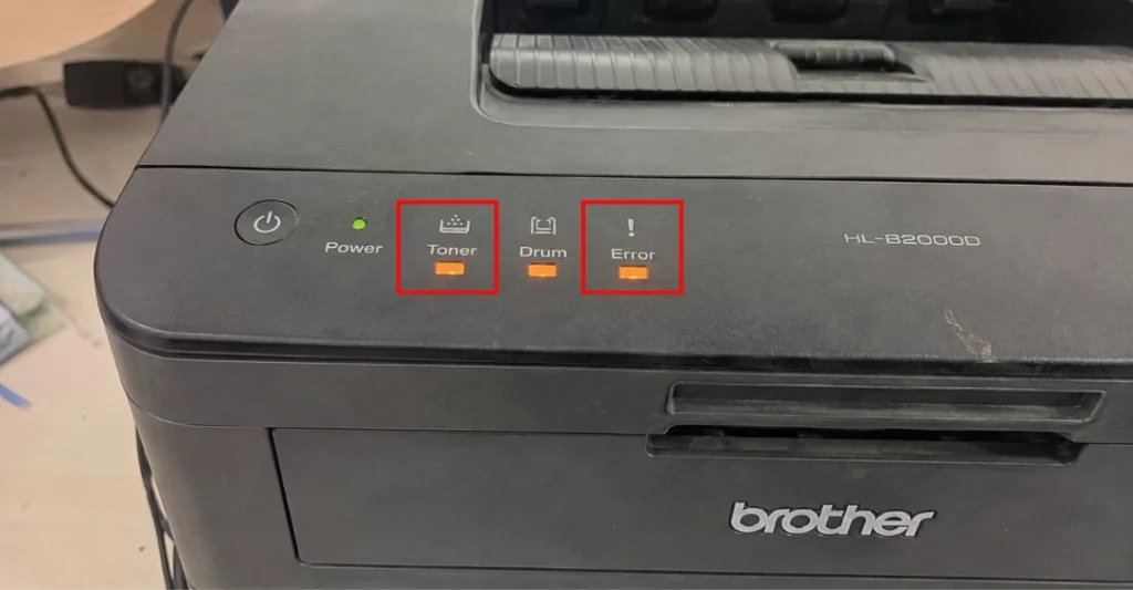 Đèn Toner và Error cùng nhấp nháy