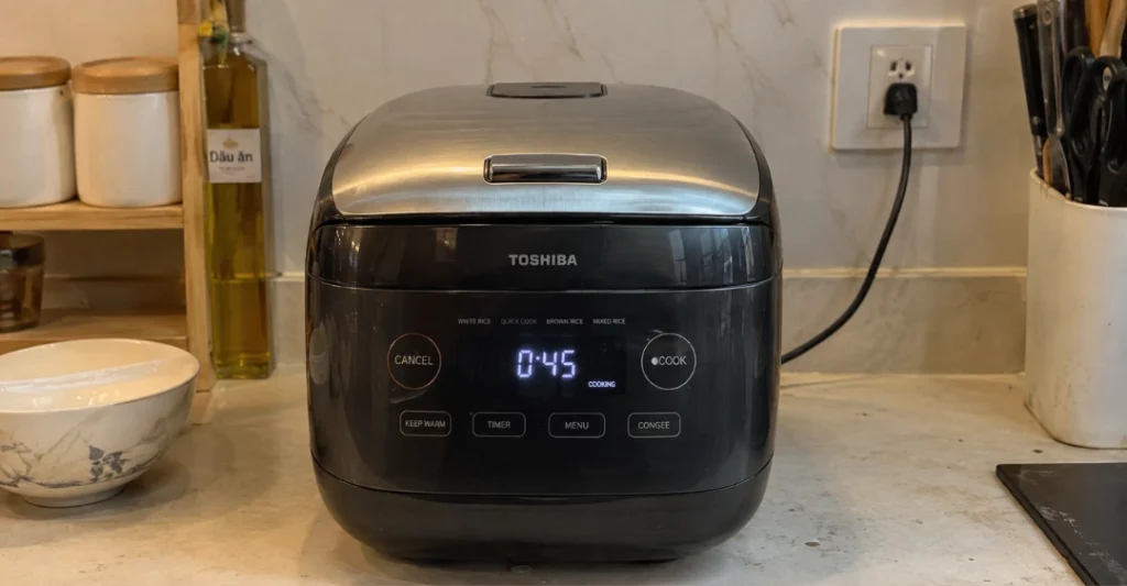 Nồi cơm điện Toshiba hoạt động bình thường và hết báo lỗi E5 sau khi sửa xong