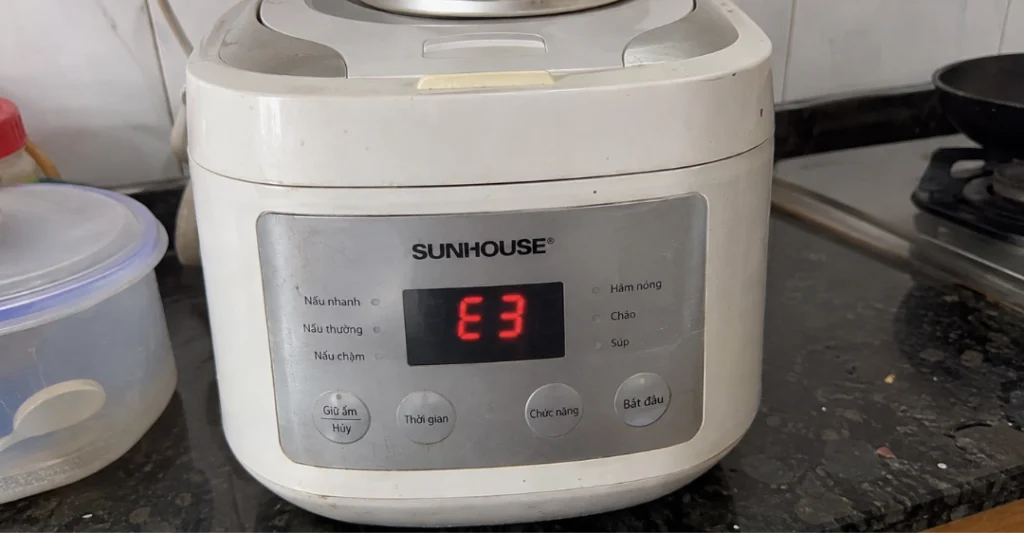 Lỗi E3 nồi cơm điện Sunhouse