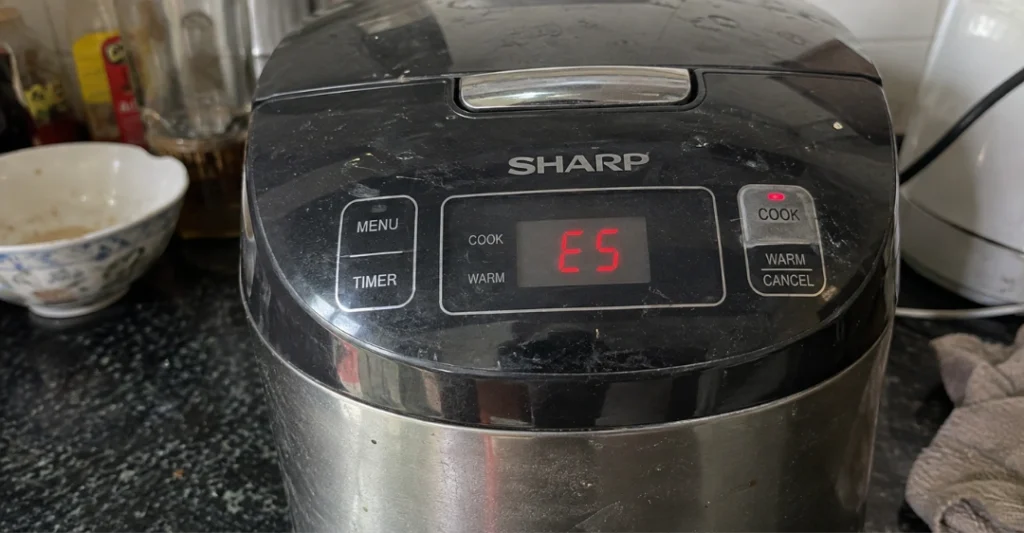 Nồi cơm điện Sharp báo lỗi E5