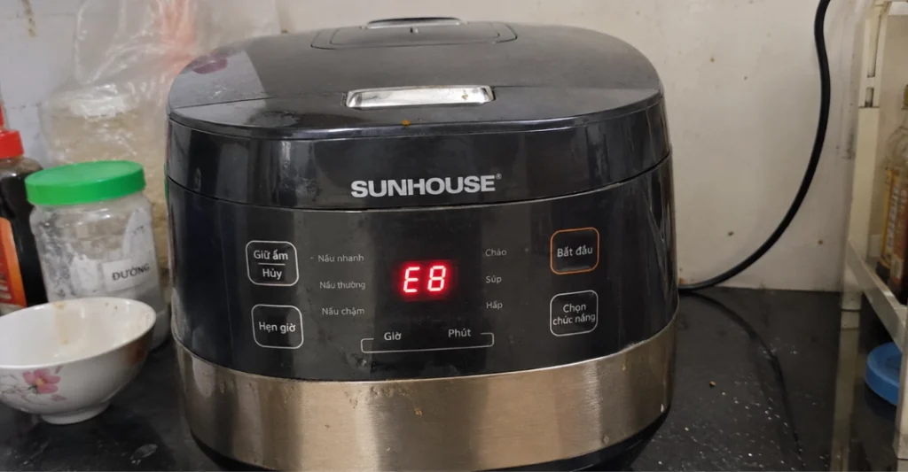 Lỗi E8 nồi cơm điện Sunhouse