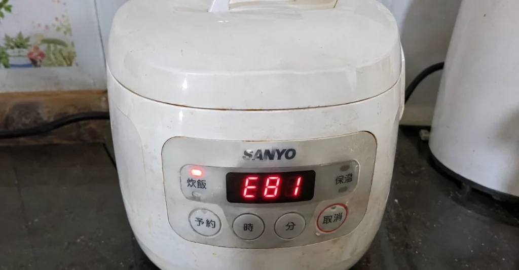 Lỗi E81 nồi cơm Sanyo