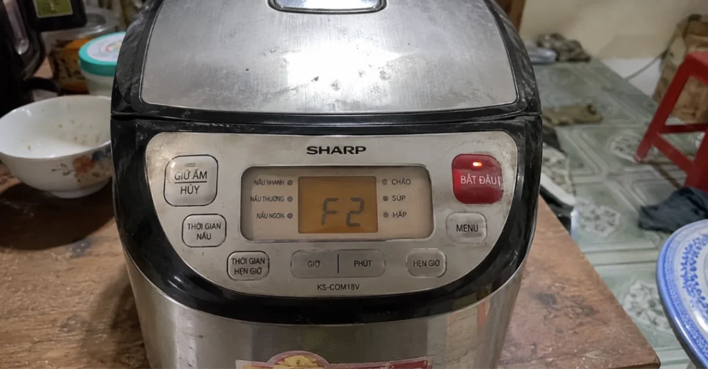 Nồi cơm điện tử Sharp báo lỗi F2
