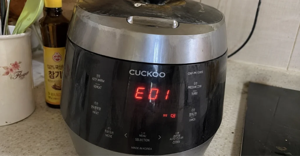 Nồi cơm điện Cuckoo báo lỗi E01