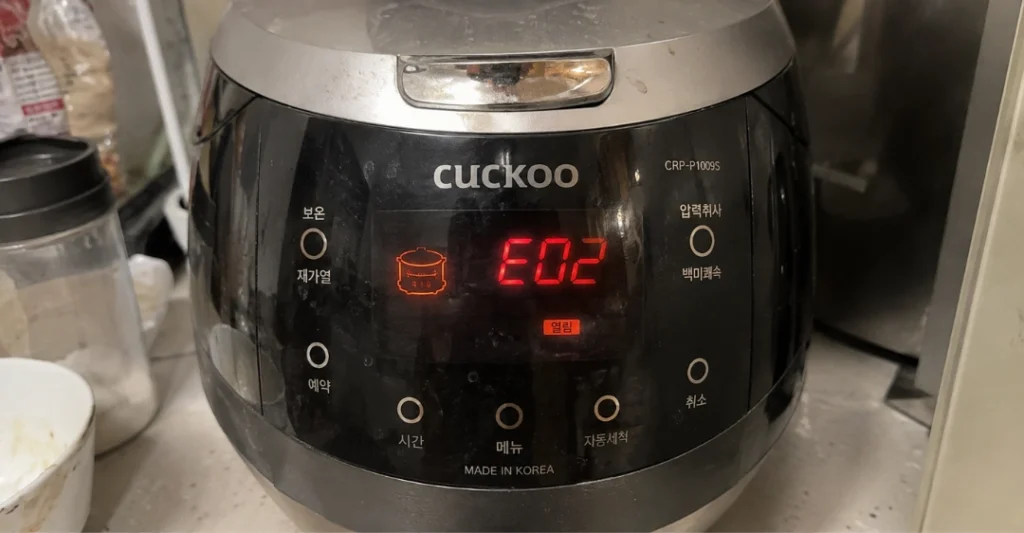 Nồi cơm điện Cuckoo báo lỗi E02