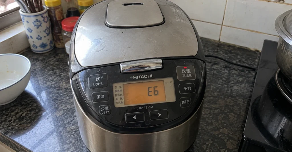 Nồi cơm điện Hitachi báo lỗi E6