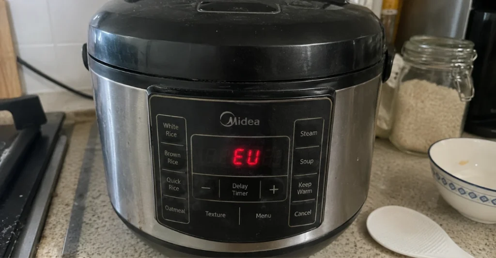 Nồi cơm điện Midea báo lỗi EU