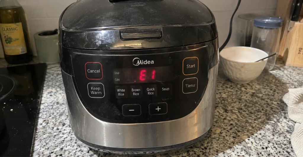 Nồi cơm điện Midea báo lỗi E1