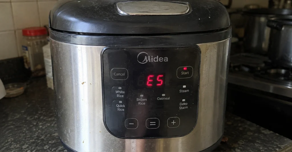Nồi cơm điện Midea báo lỗi E5