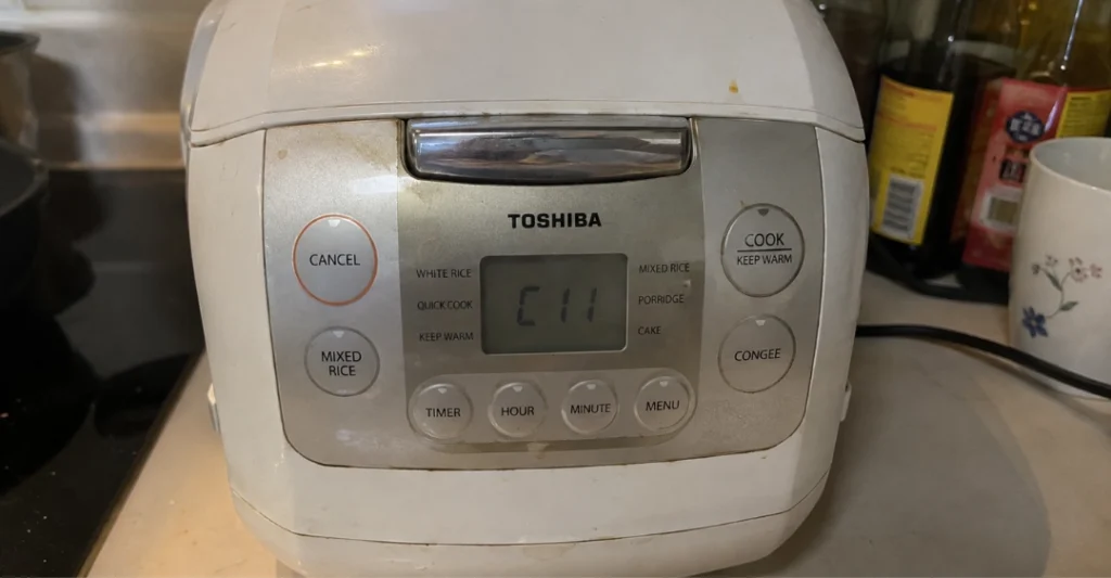 Nồi cơm điện Toshiba báo lỗi C11