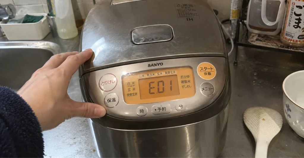 Nồi cơm Sanyo nội địa báo lỗi E01