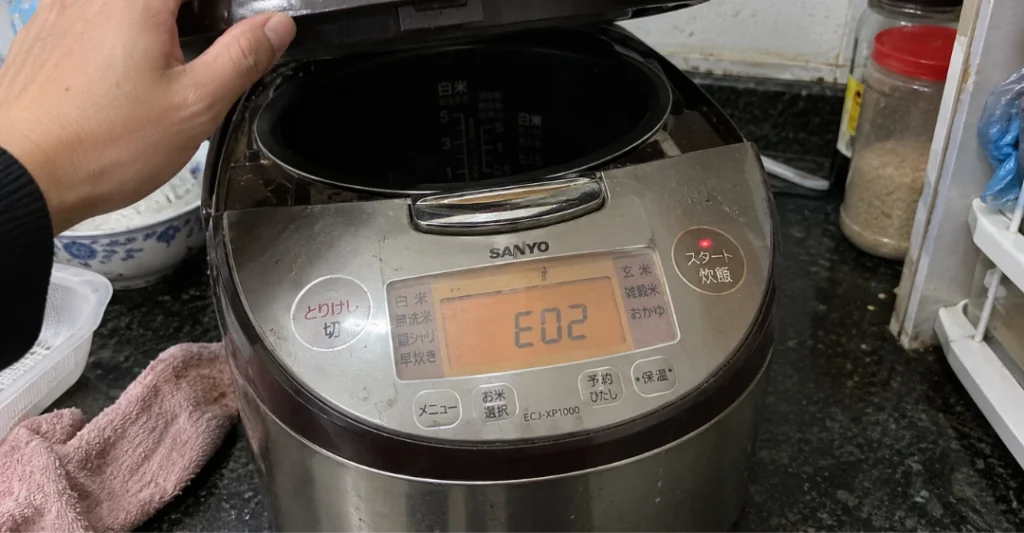 Nồi cơm Sanyo nội địa báo lỗi E02