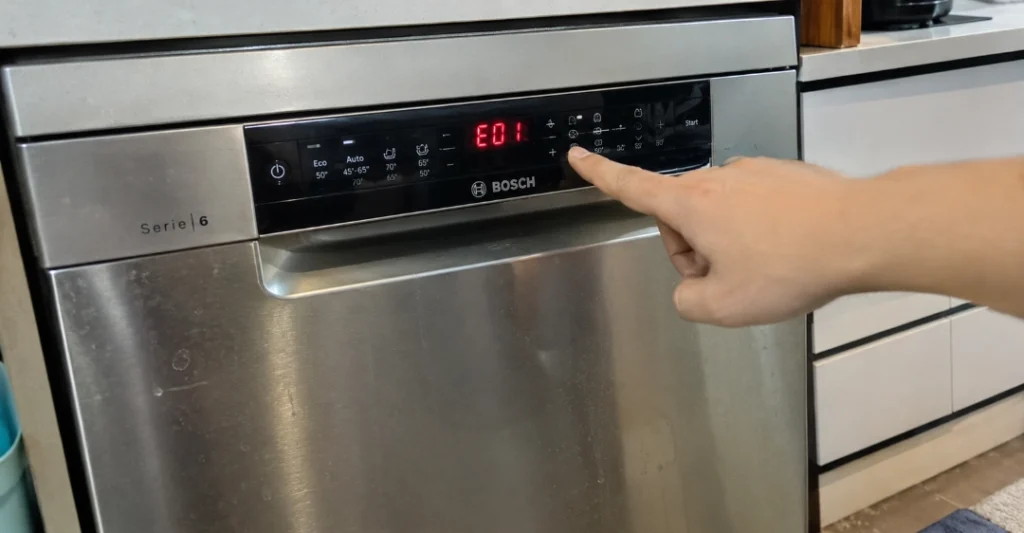 Máy rửa bát Bosch Serie 6 báo lỗi E01