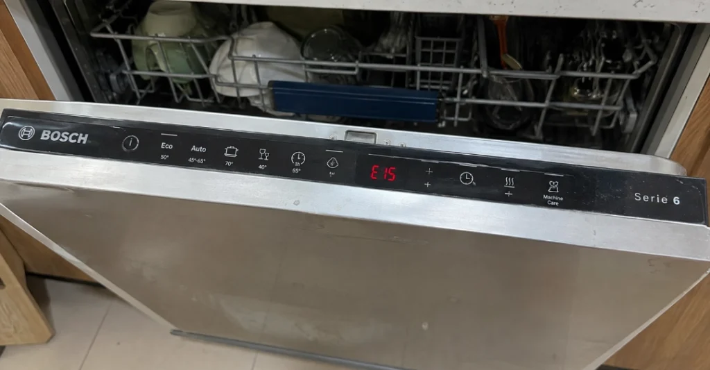 Máy rửa bát Bosch Serie 6 báo lỗi E15