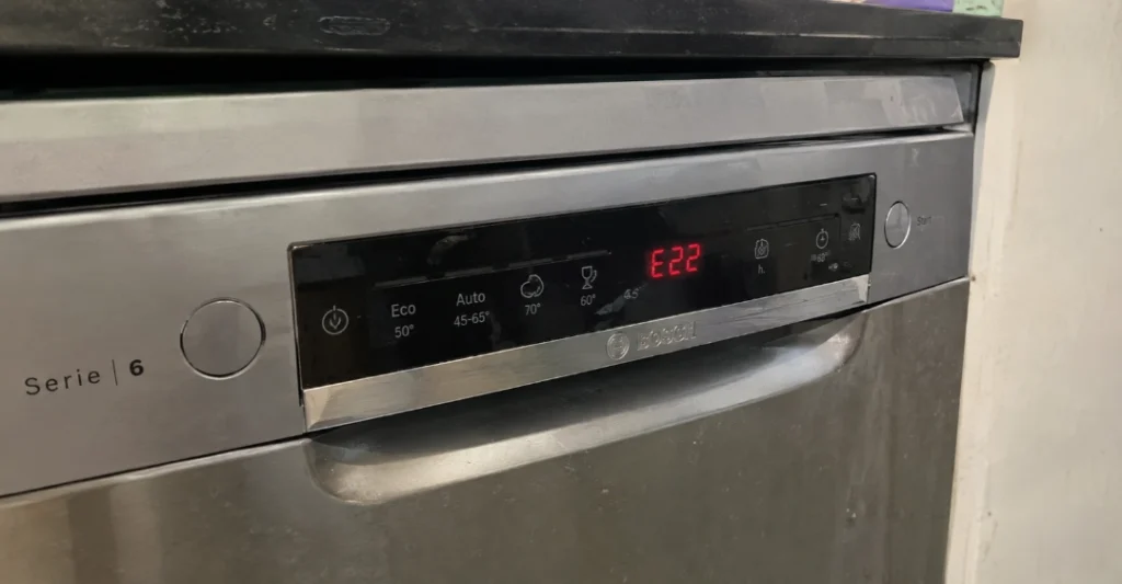 Máy rửa bát Bosch Serie 6 báo lỗi E22