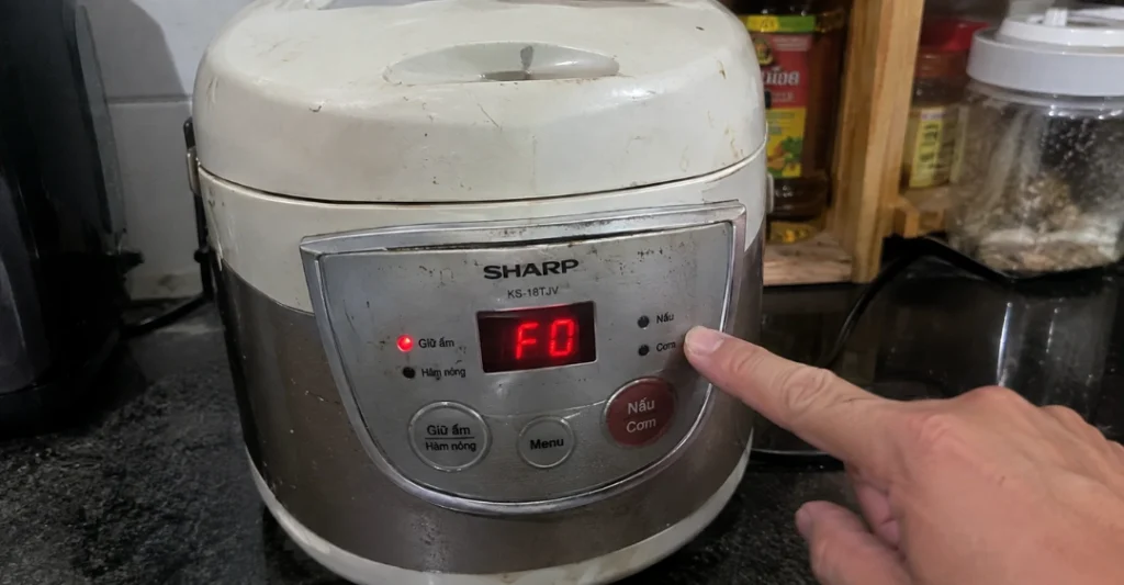 Nồi cơm điện Sharp báo lỗi F0