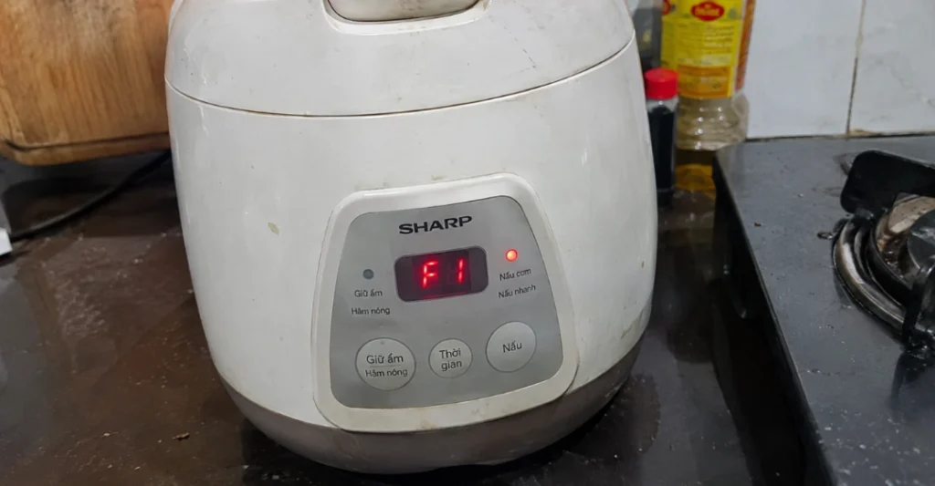 Nồi cơm điện Sharp báo lỗi F1